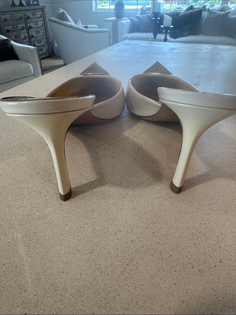 Valentino Garavani Roman Stud Patent Leather Mules | Ivory | Gold Stud | size 41 - Picture 4 of 5